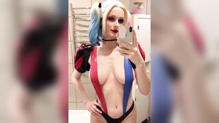 Hot Cosplay: Harley and her pussy in the bathroom by Tniwe #2