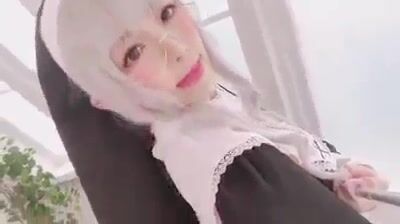 Does anyone know the name of the cosplayer?