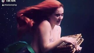 Hot Cosplay: My girlfriend is a full-time mermaid and she made this #1