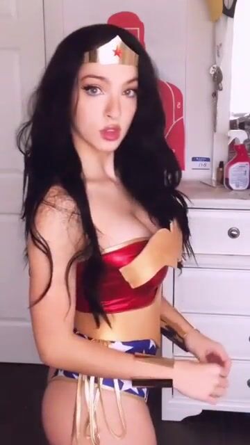 Missbricosplay as Wonder Woman