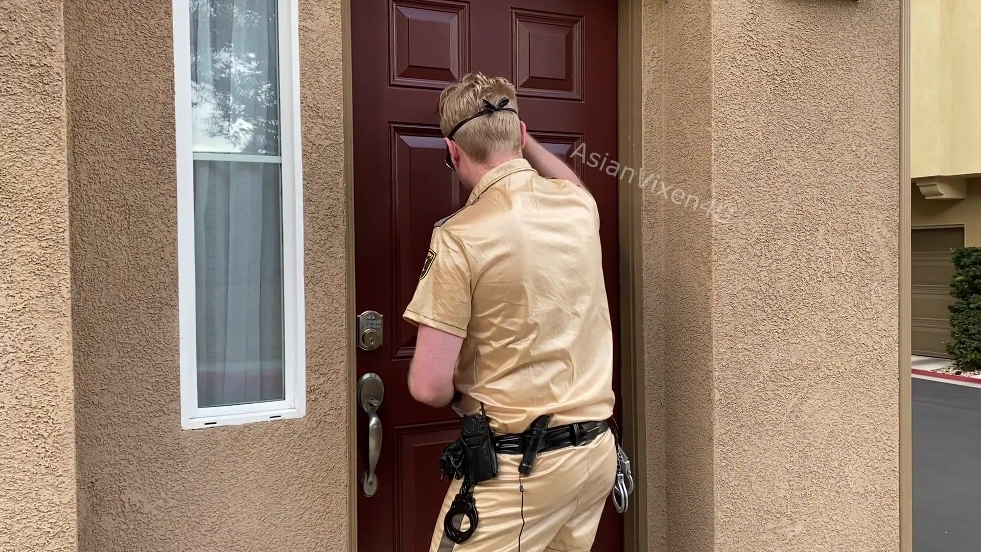 Reno 911: Lieutenant Dangle executes a search warrant,but he is guilty of police brutality!