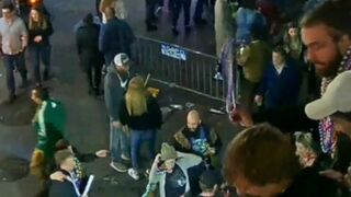 nice long flash for beads at mardi gras 2022 on earthcam