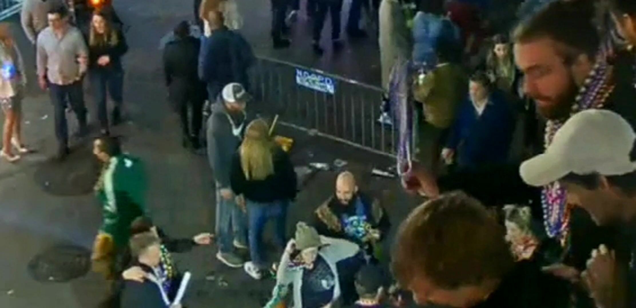 nice long flash for beads at mardi gras 2022 on earthcam